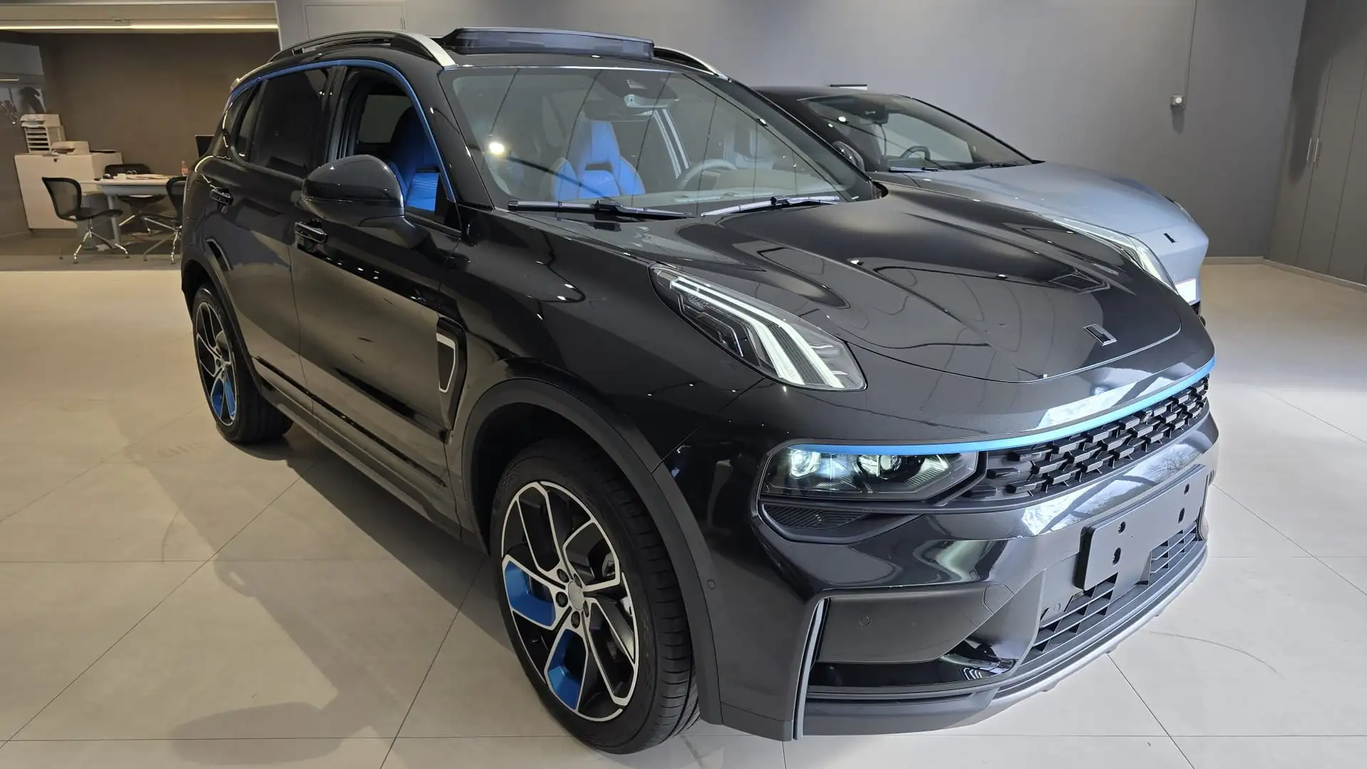 Lynk & Co 01 01 PHEV 1.5 Turbo Bleu - 1