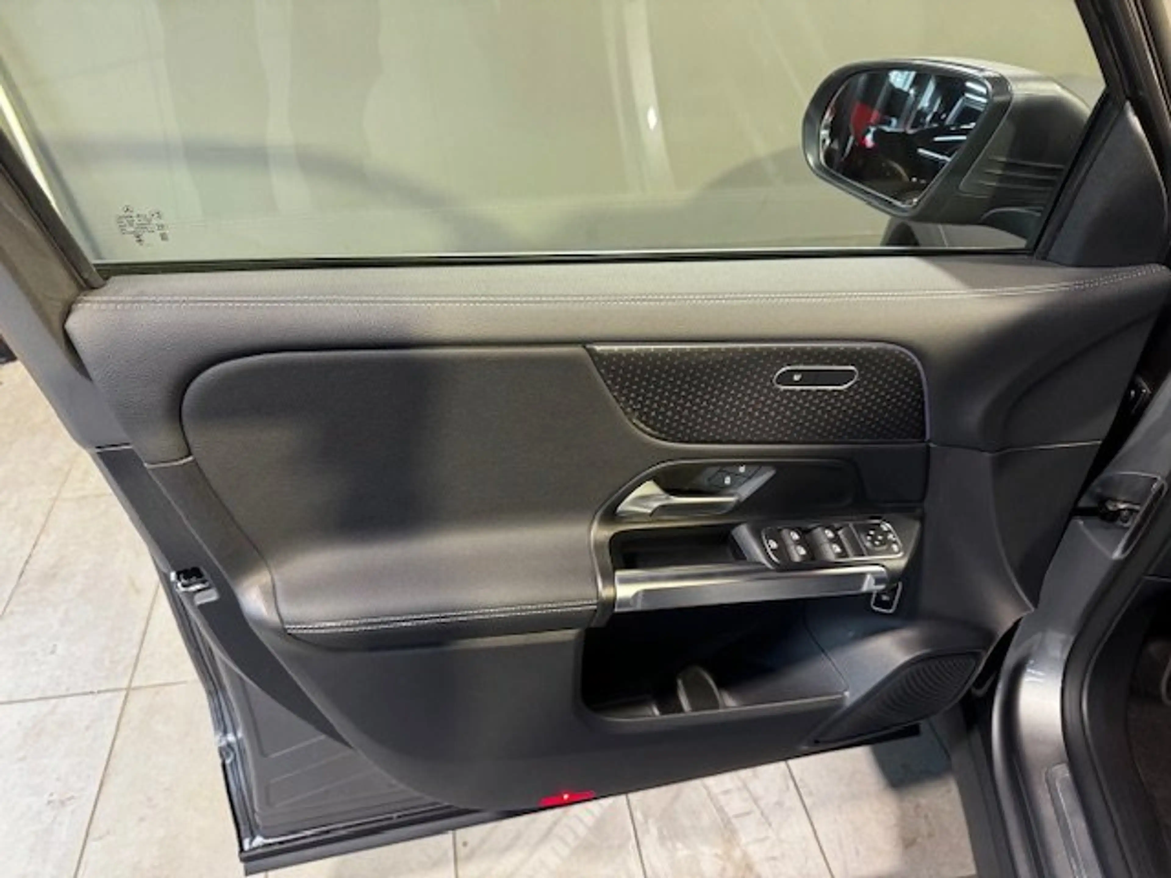 Mercedes-Benz EQB 250 + Progressive Distr/Kame/Tot/7Sitz/Ambie — photo 12