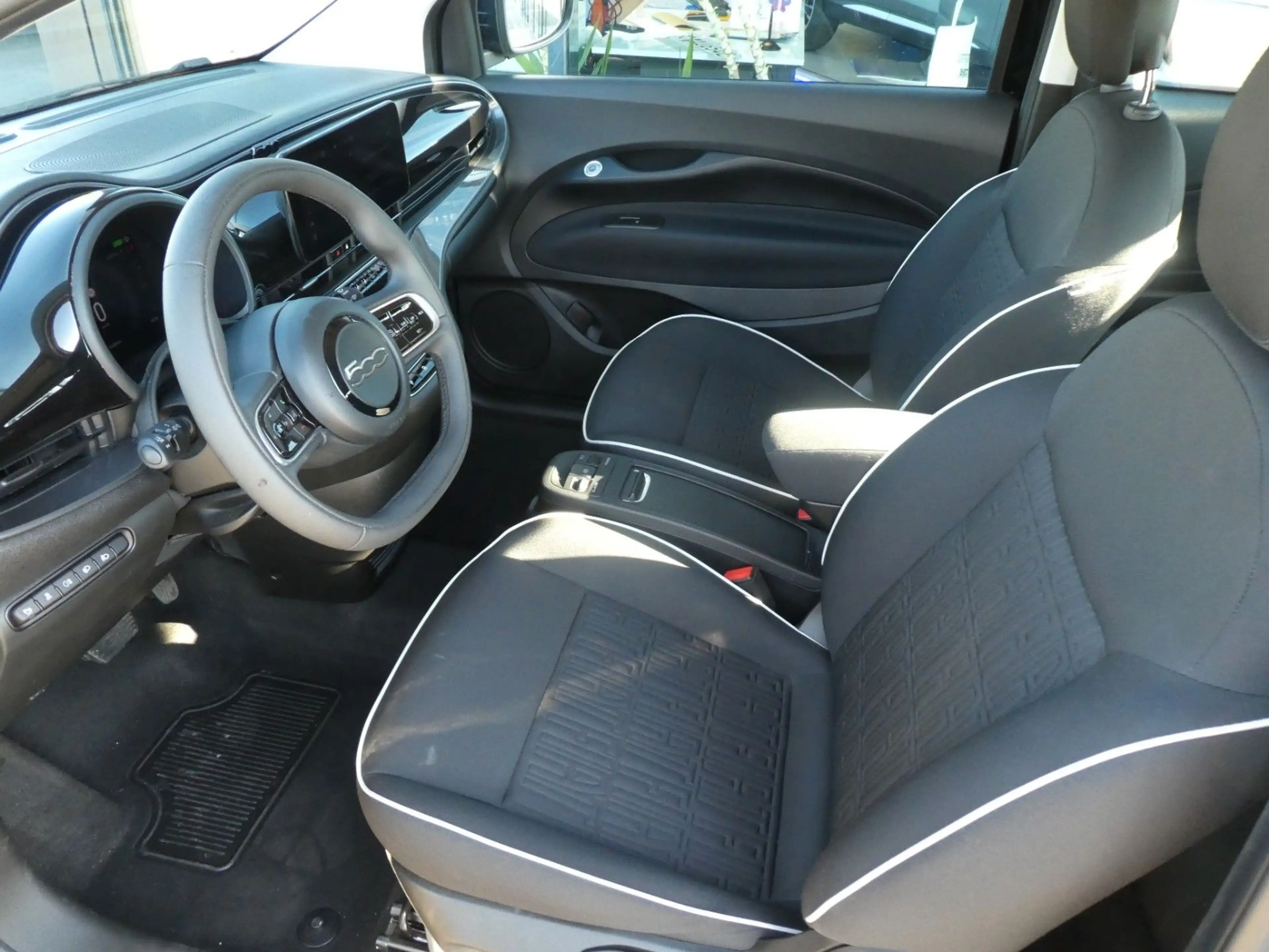 Fiat 500e 500 e Basis Klima, SHZ, PDC, Kamera — photo 9