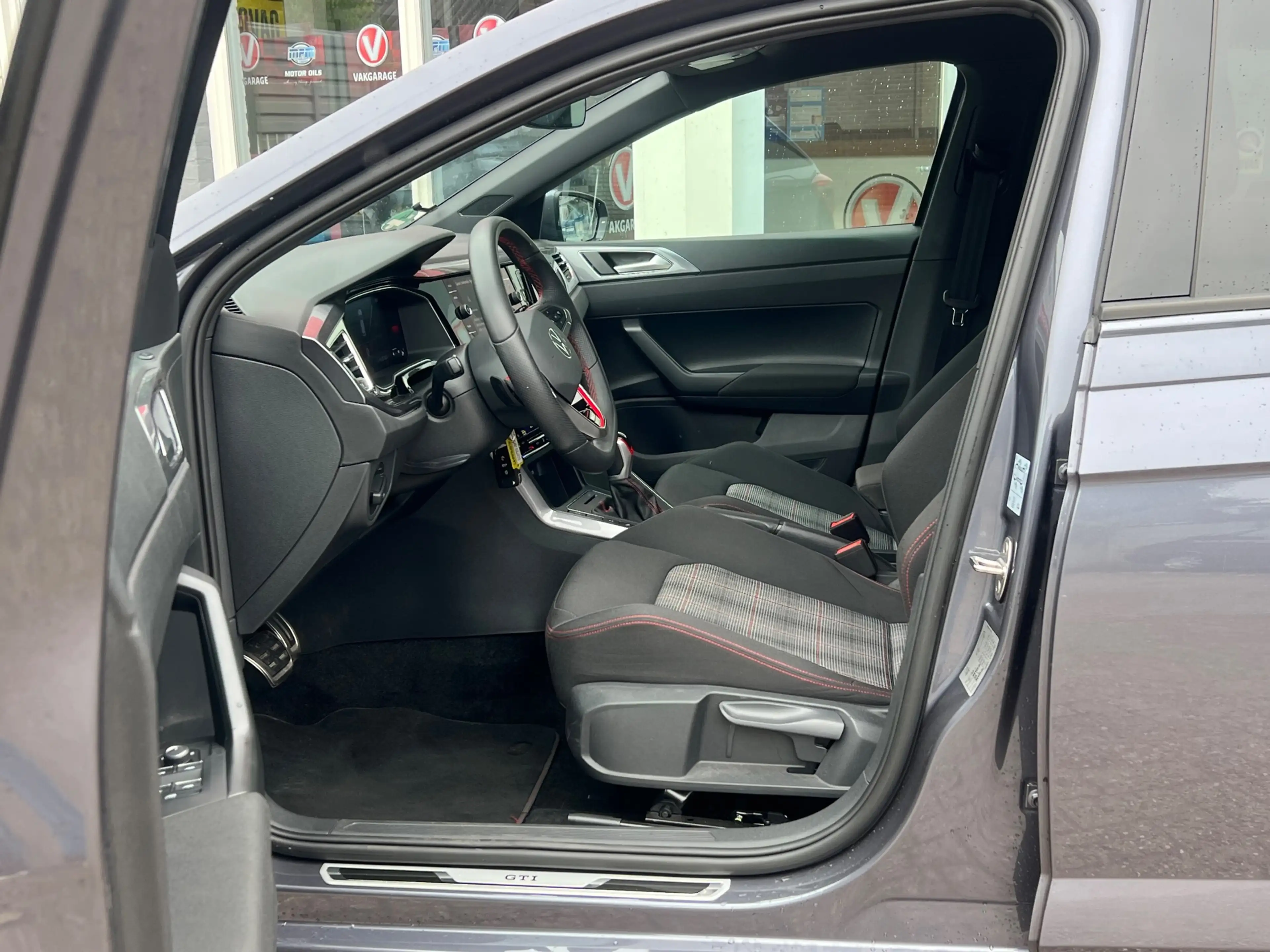 Volkswagen Polo GTI 2.0 TSI Navi, PDC, Caplay, MatrixLed, 209pk — photo 17