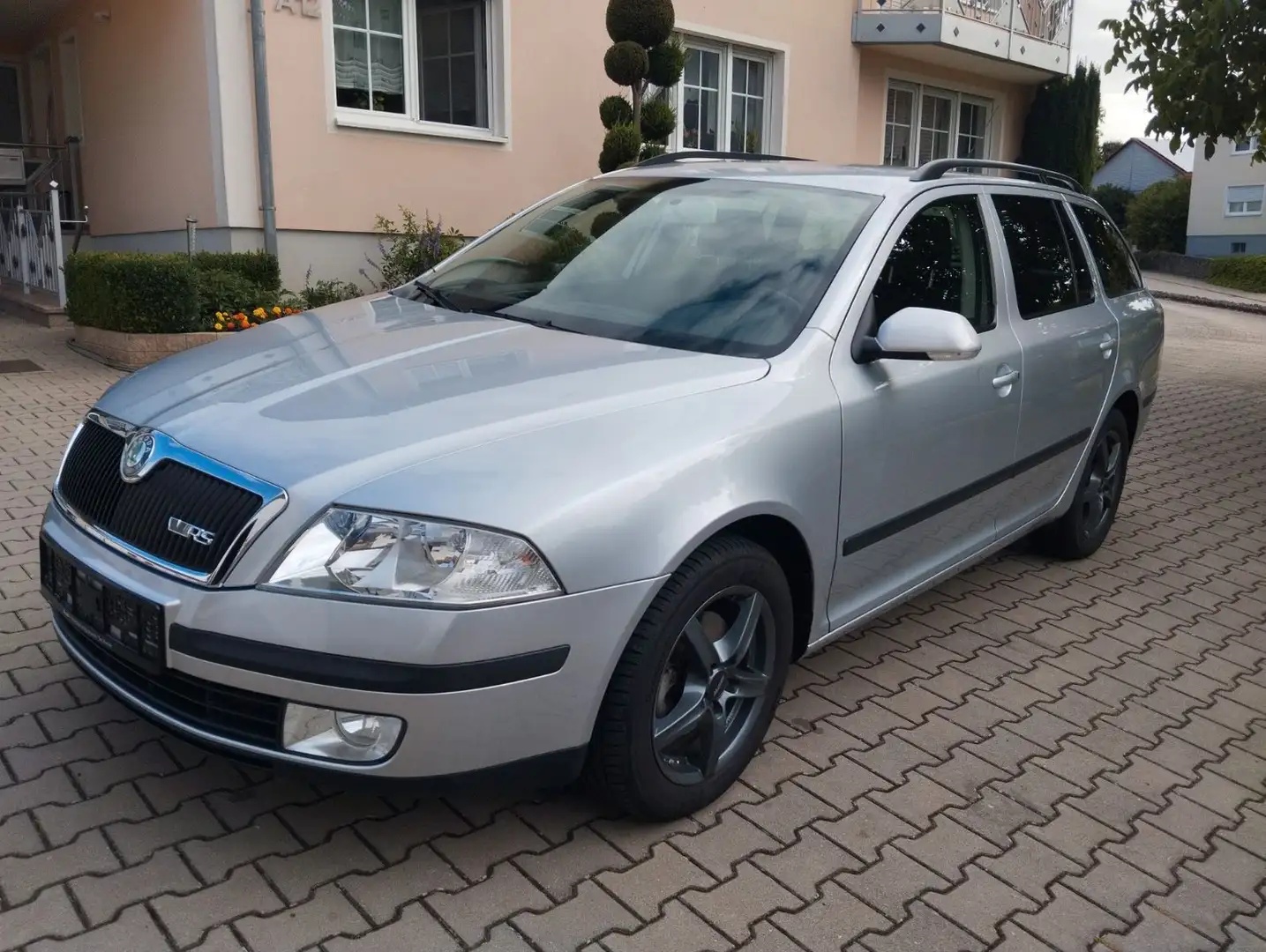 Skoda Octavia Combi Ambiente 1.8 TSI, AHK, PDC Silber - 1