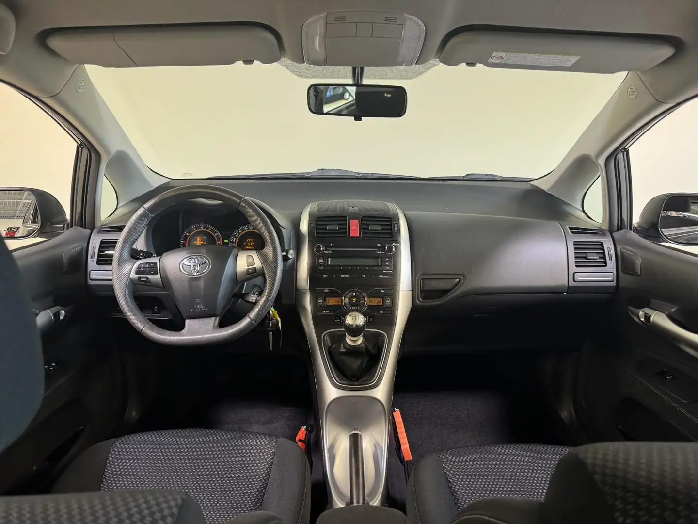Toyota Auris 1.6 Aspiration | 55DKM | Cruise control | Climate Zwart - 2