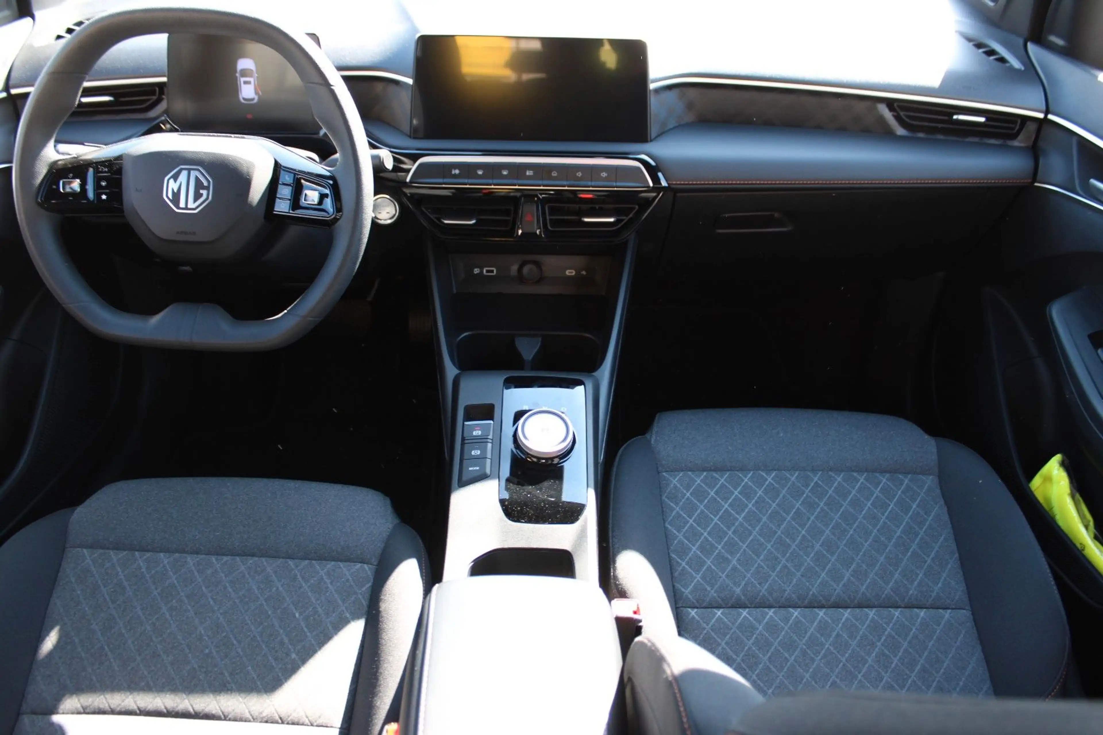 MG MG3 1.5 Hybrid+ 143 kW Comfort — photo 9