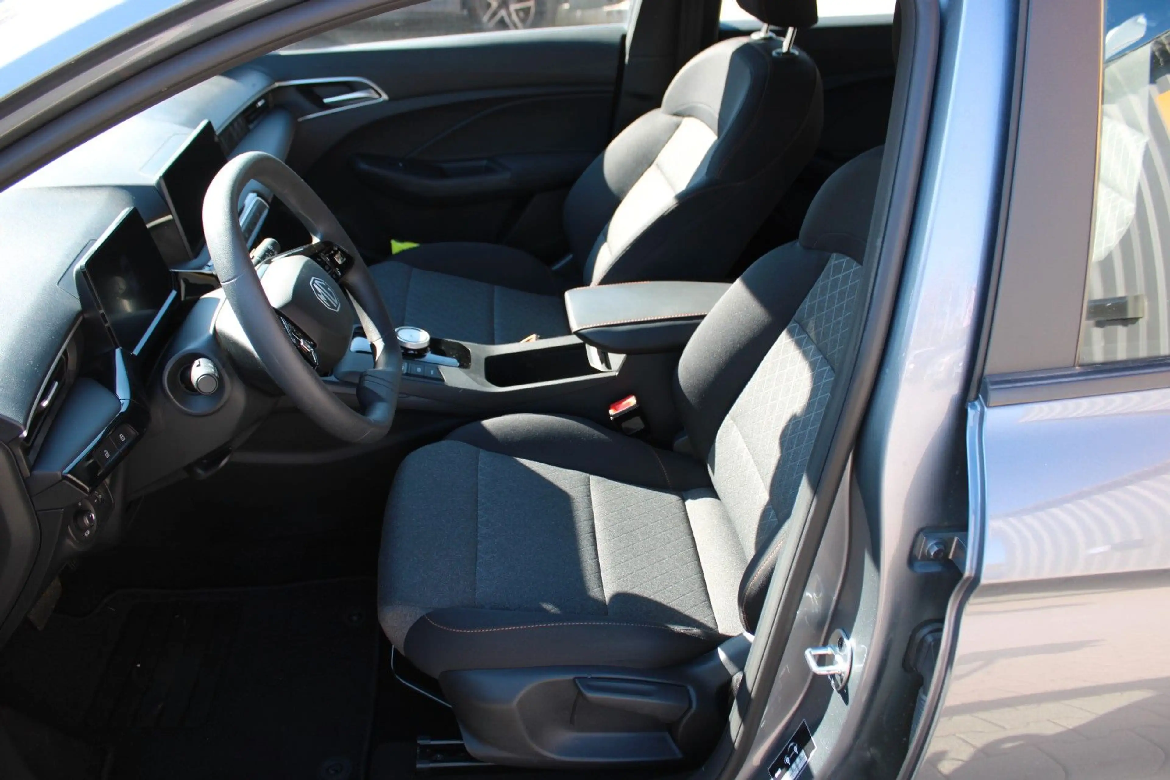 MG MG3 1.5 Hybrid+ 143 kW Comfort — photo 14