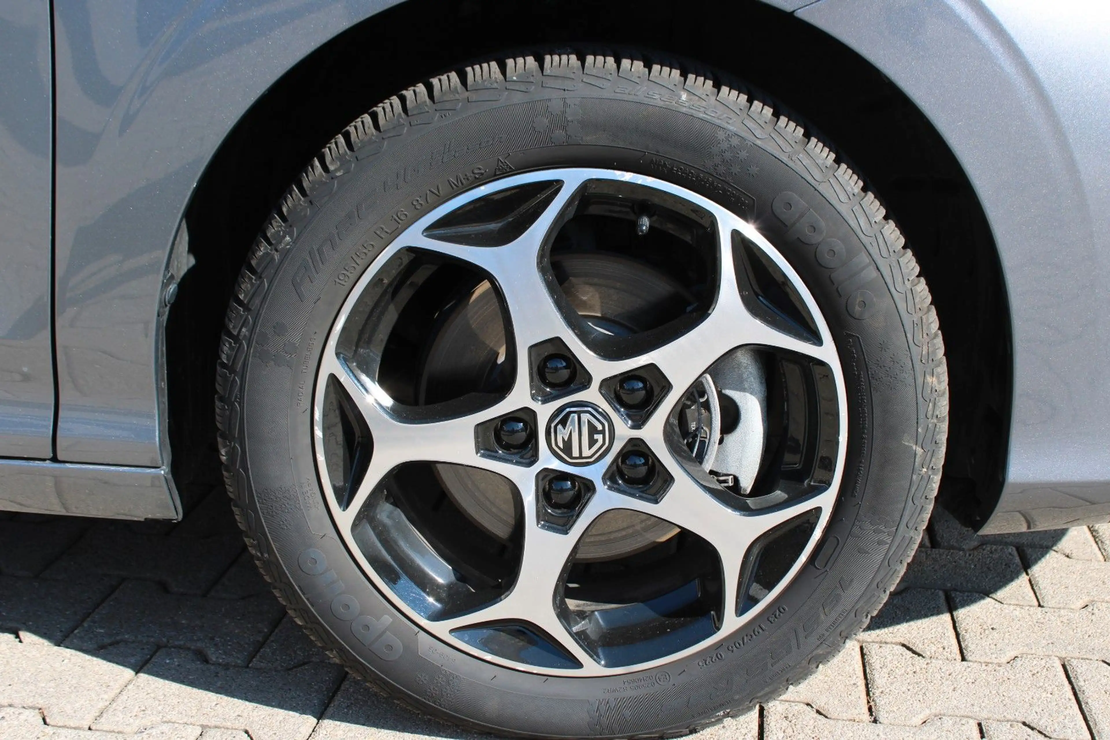 MG MG3 1.5 Hybrid+ 143 kW Comfort — photo 13