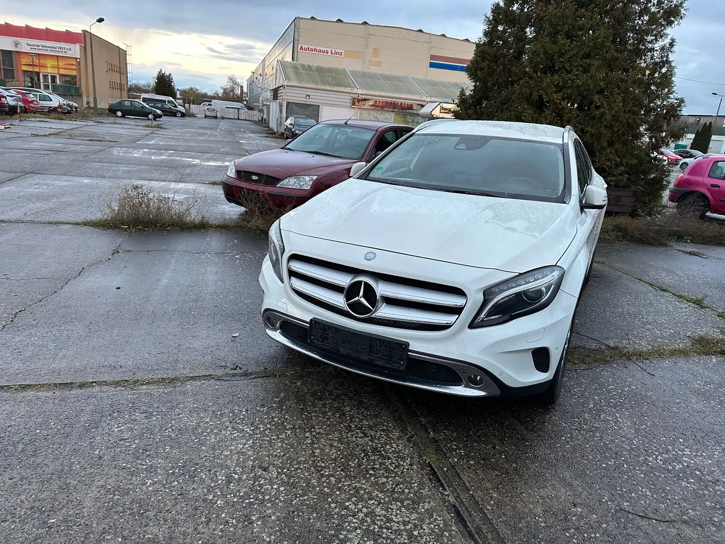 Mercedes-Benz GLA 200 d Activity Edition Fehér - 2