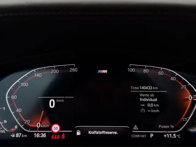 BMW 5 Series view 13