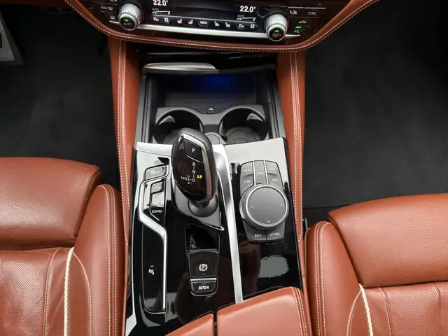 BMW 5 Series view 15