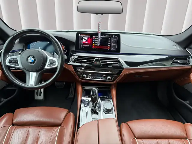 BMW 5 Series view 11