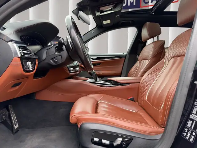 BMW 5 Series view 10