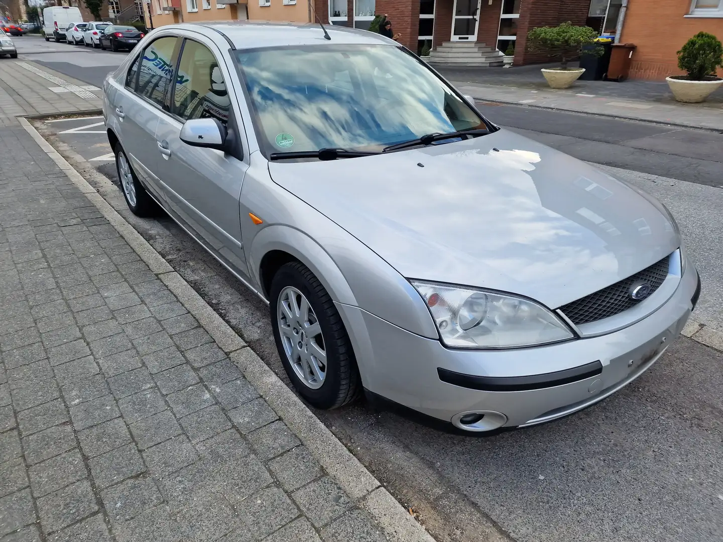 Ford Mondeo 2.0 Ghia Argent - 1