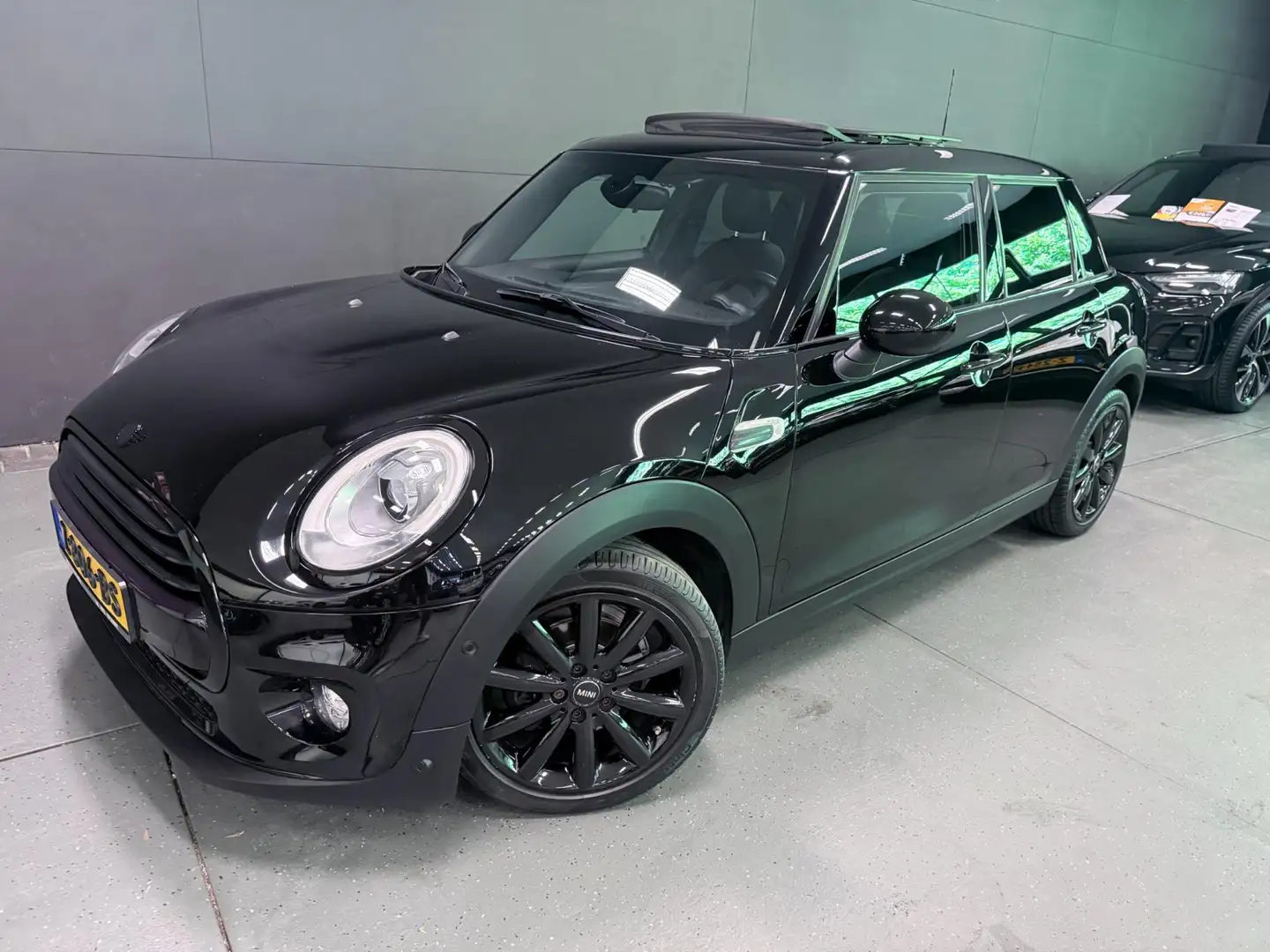 MINI Cooper 1.5 Chili BLACK-LINE PANO/NAVI/LED/ECC/PDC/CRUISE/ Schwarz - 2