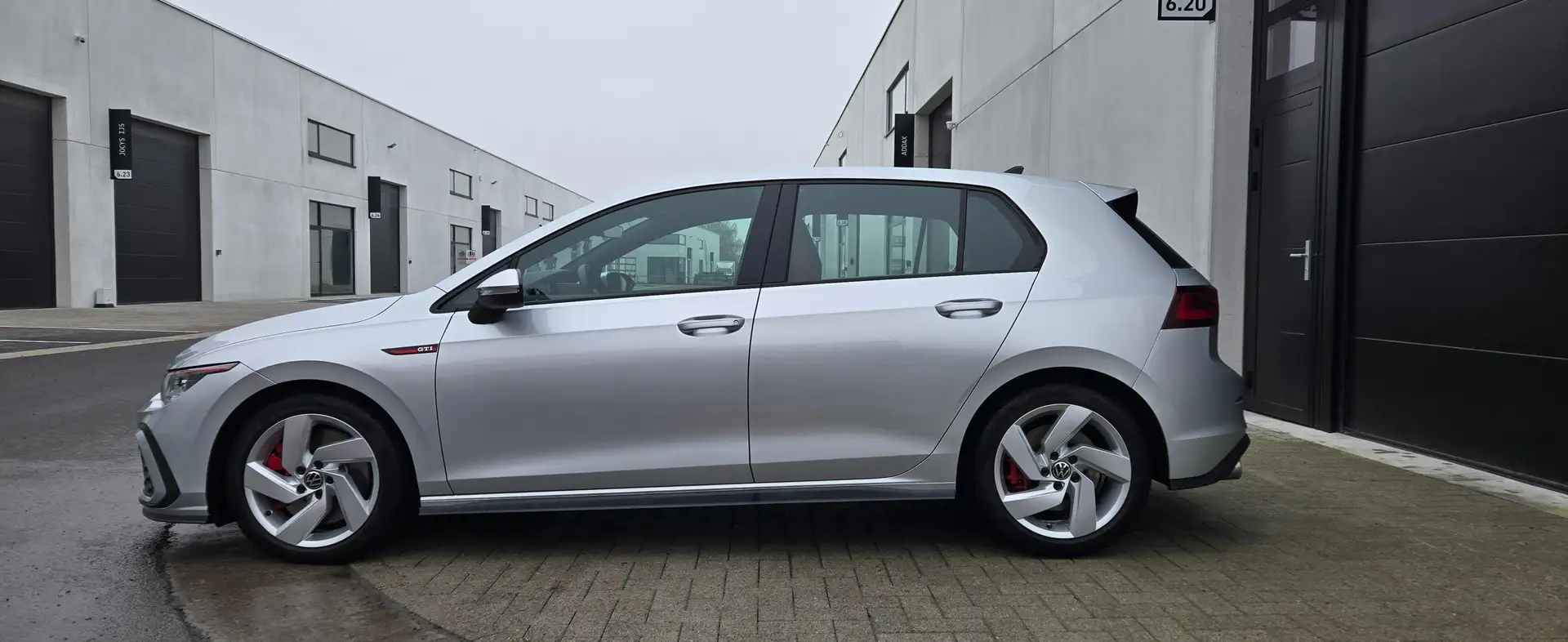 Volkswagen Golf GTI Golf 2.0 TSI OPF GTI Srebrny - 2