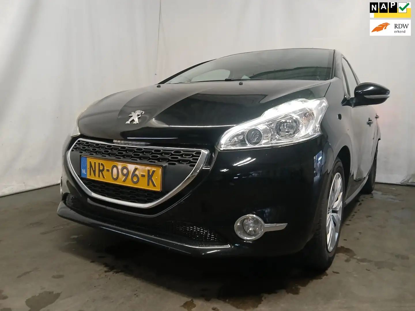 Peugeot 208 1.2 VTi Access - Airco - Schade Zwart - 1