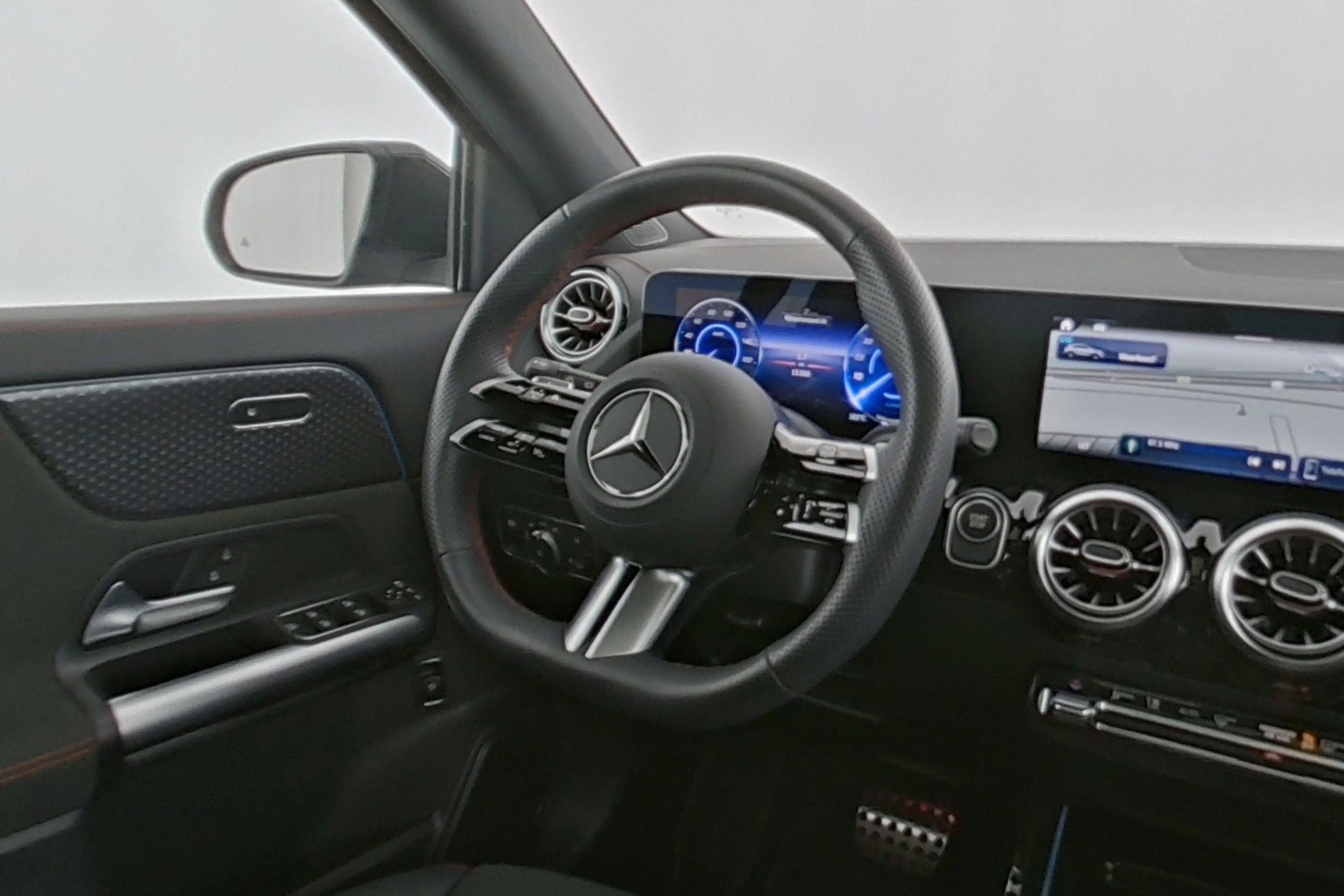 Mercedes-Benz EQA 250 250+ 'Star Edition' — photo 13