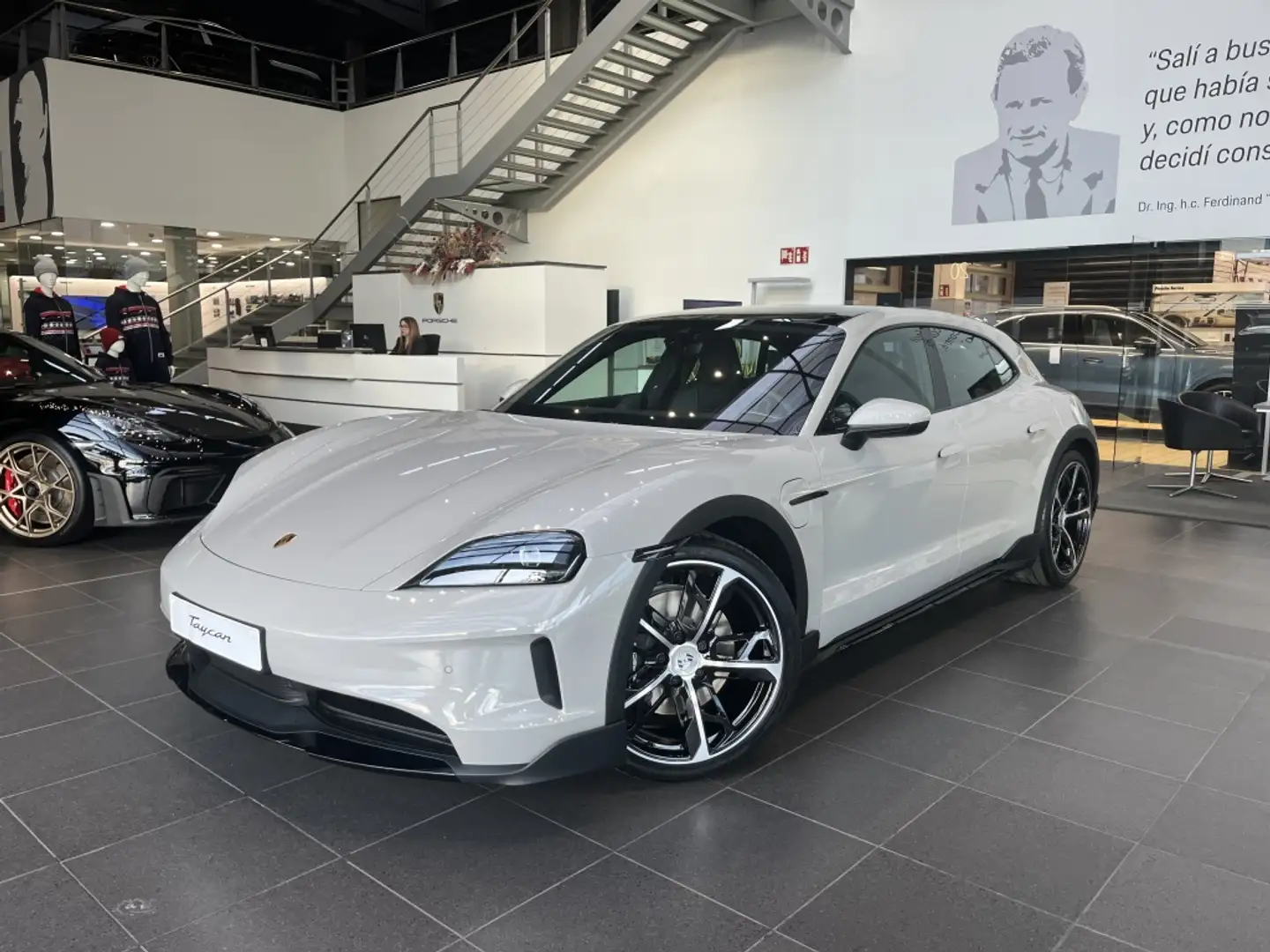 Porsche Taycan 4 Cross Turismo Beige - 1