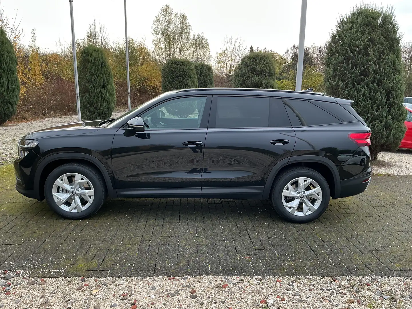 Skoda Kodiaq 1.5 TSI mHEV 110 kW Selection Navi 7-Sitze Schwarz - 2