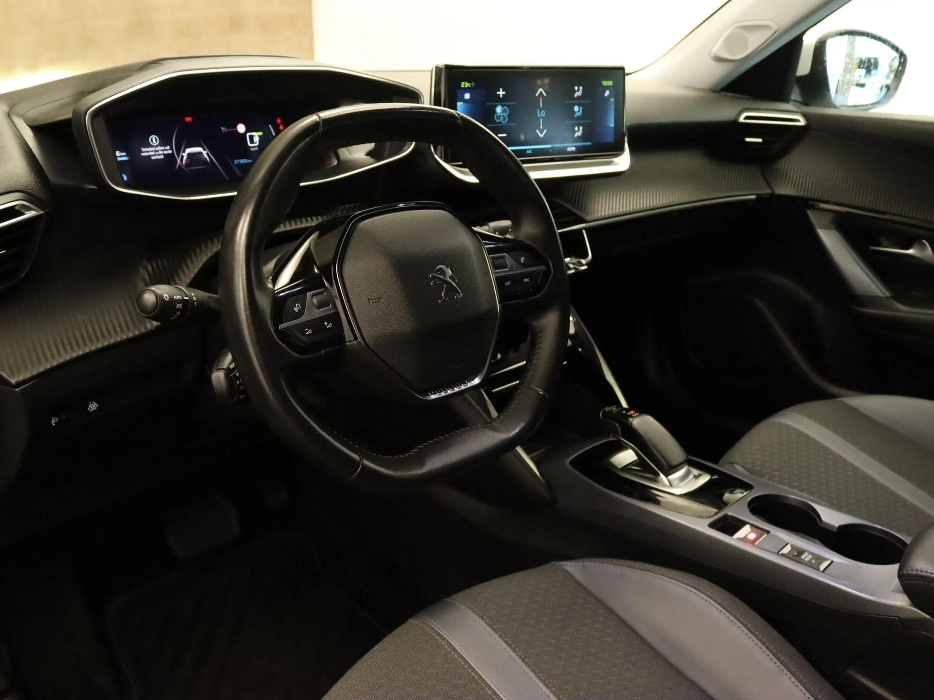 Peugeot e-2008 EV Allure 50 kWh - 1 FASE LADEN - SOH 89.44%!! - P — photo 6