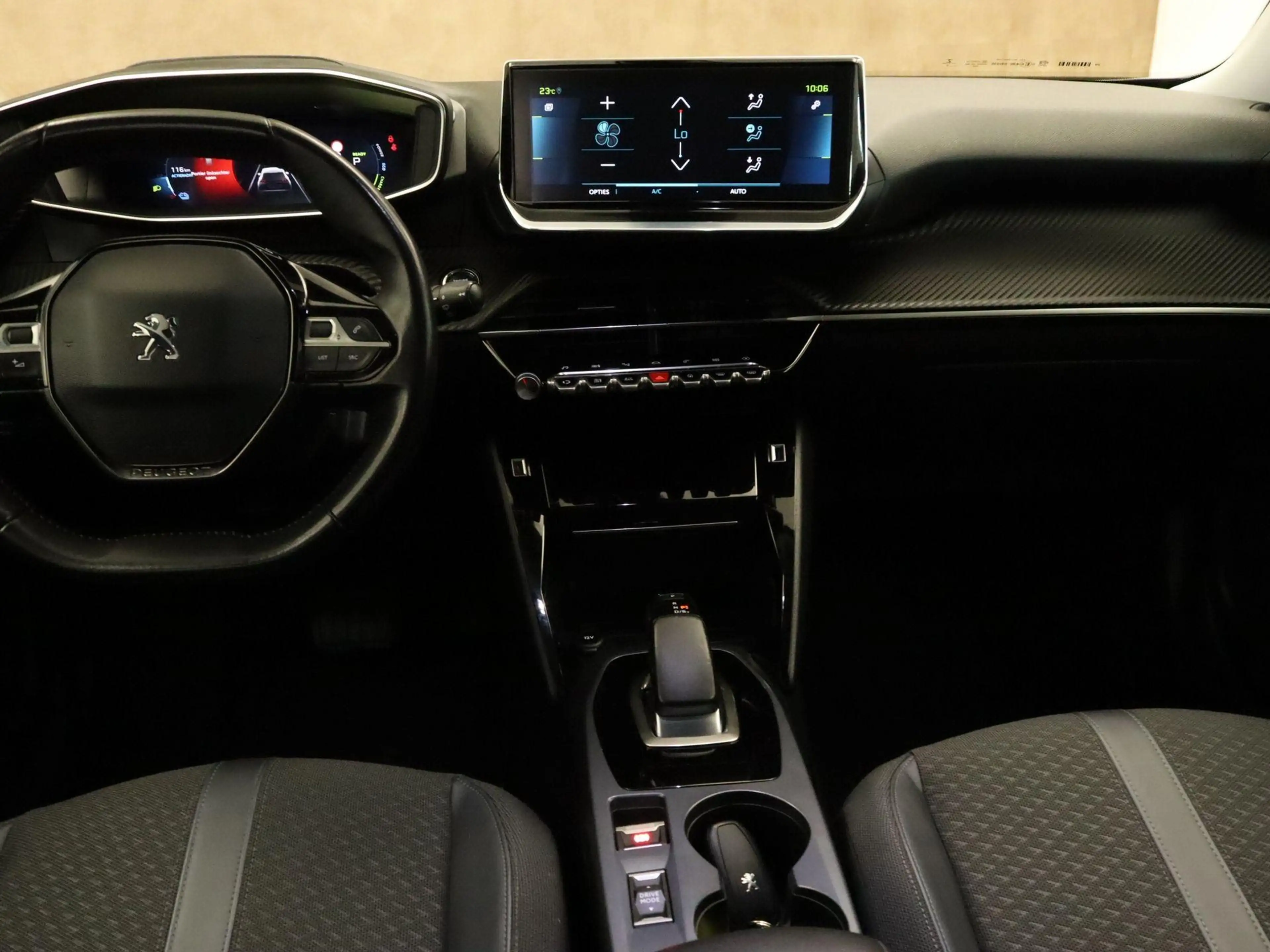 Peugeot e-2008 EV Allure 50 kWh - 1 FASE LADEN - SOH 89.44%!! - P — photo 7