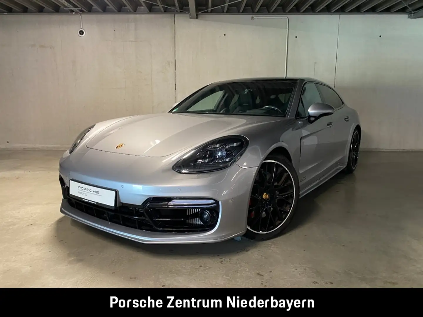 Porsche Panamera GTS Sport Turismo | SportDesign Paket | Silber - 1