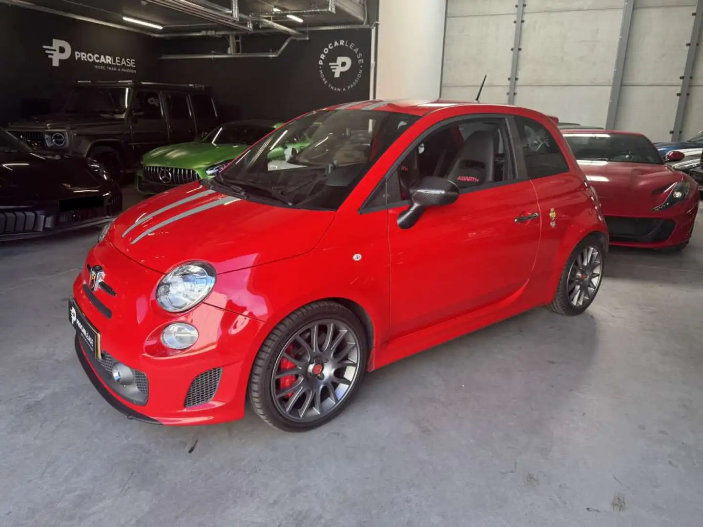 Abarth 695 TRIBUTO FERRARI /CARBON/N1056/1199 Rood - 1