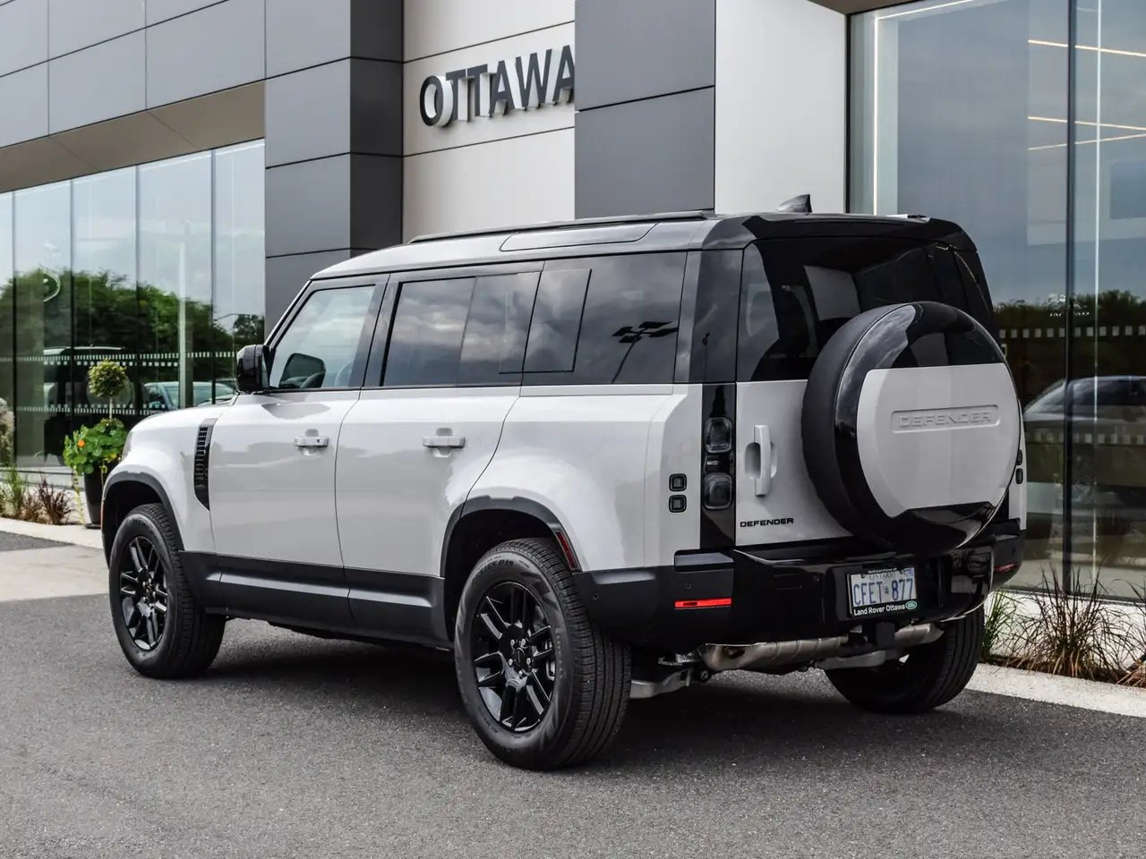 Land Rover Defender 2026