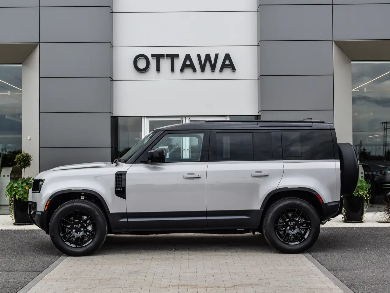 Land Rover Defender 2026