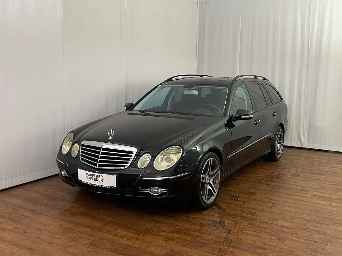 Mercedes-Benz 230 E Schwarz - 1