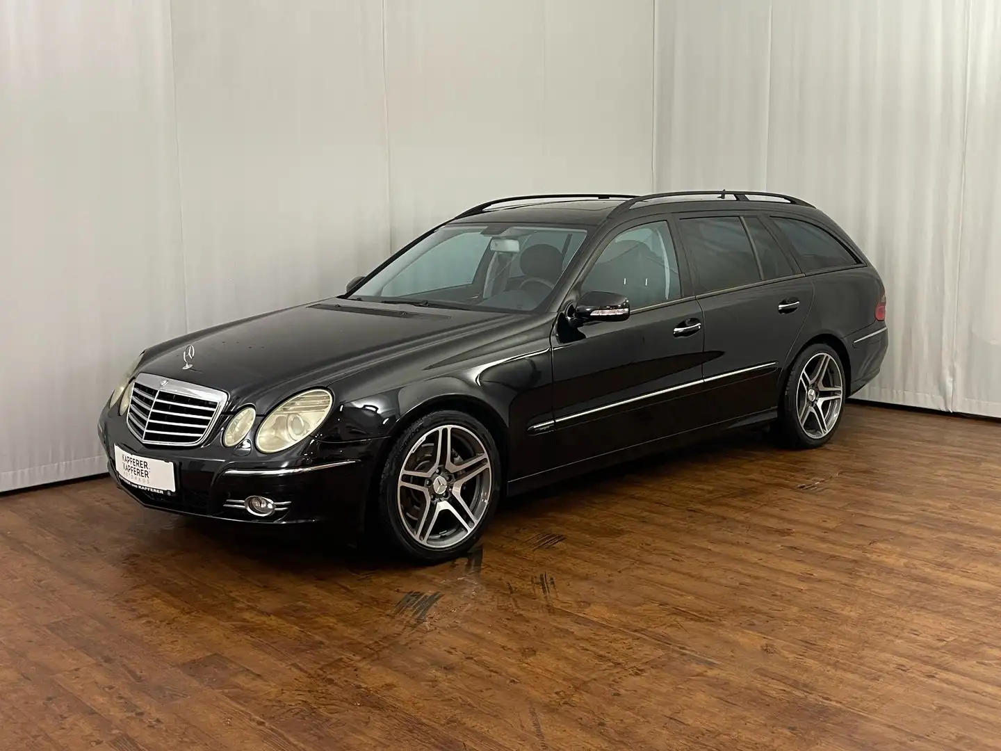 Mercedes-Benz 230 E Schwarz - 2