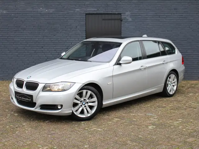 BMW 325 3-serie Touring 325i High Executive LCI volledig B