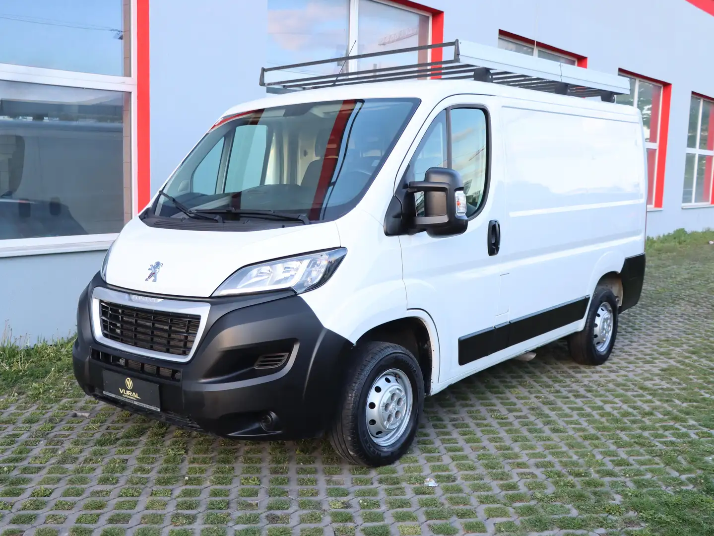 Peugeot Boxer 333 L1H1 Pro BlueHDi 120 Stop Weiß - 2