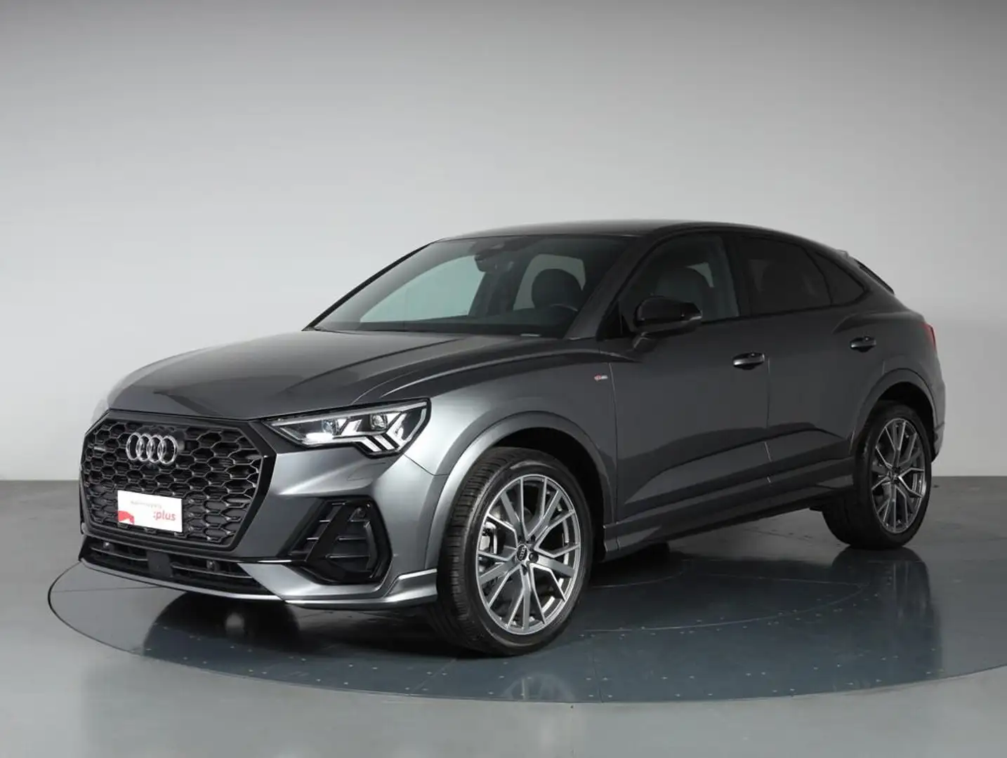 Audi Q3 Sportback 40 2.0 tdi S Line Edition quattro 200cv Grijs - 1