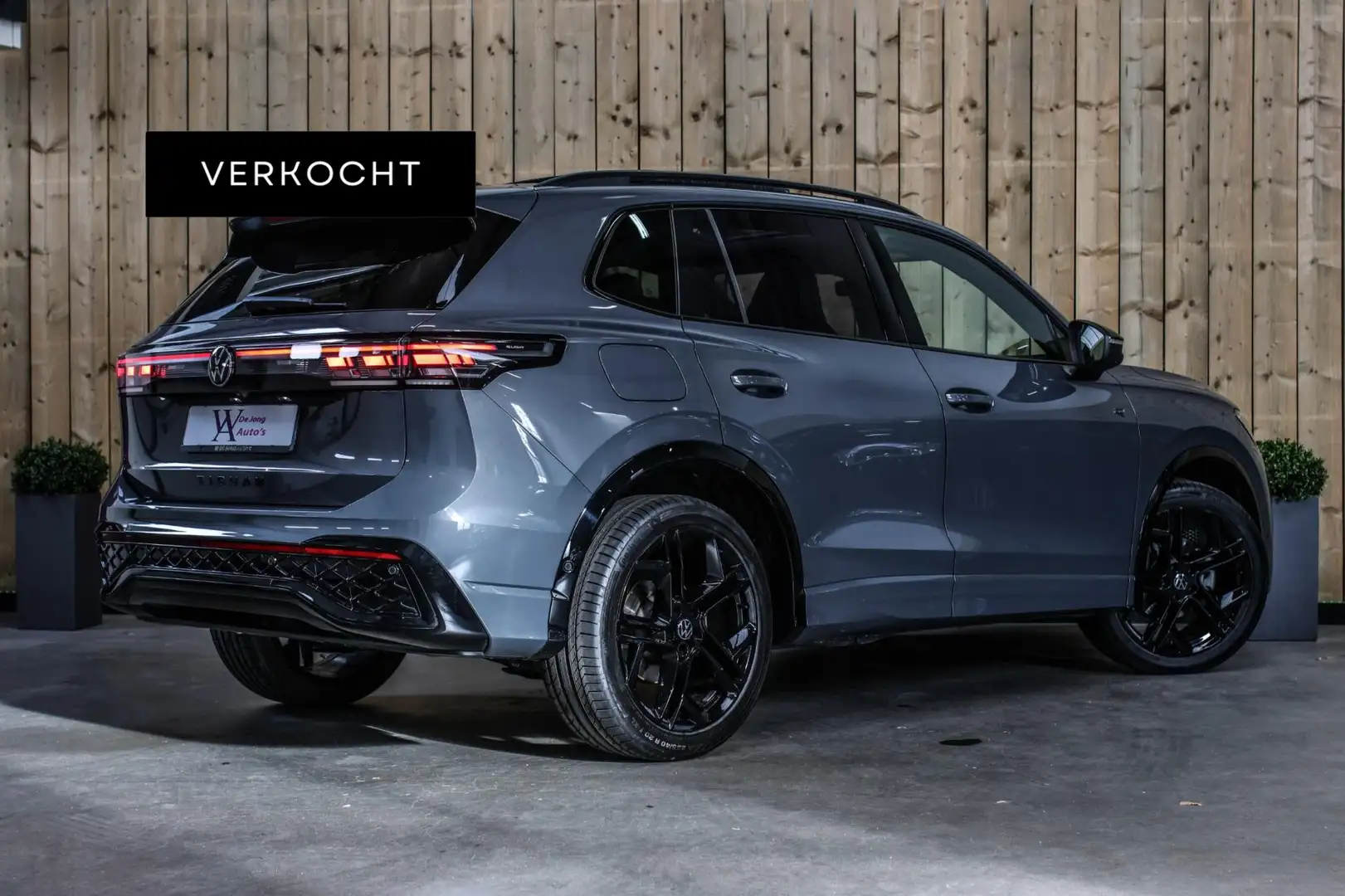 Volkswagen Tiguan 1.5 eTSI R-Line *Pano*H/K*360 Camera*Head-Up*Keyle Grijs - 2