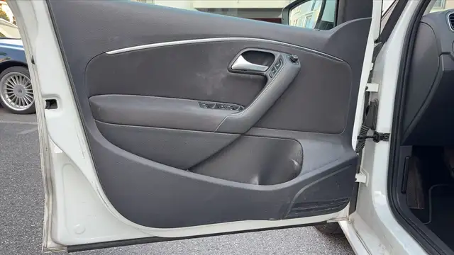 Volkswagen Polo view 7