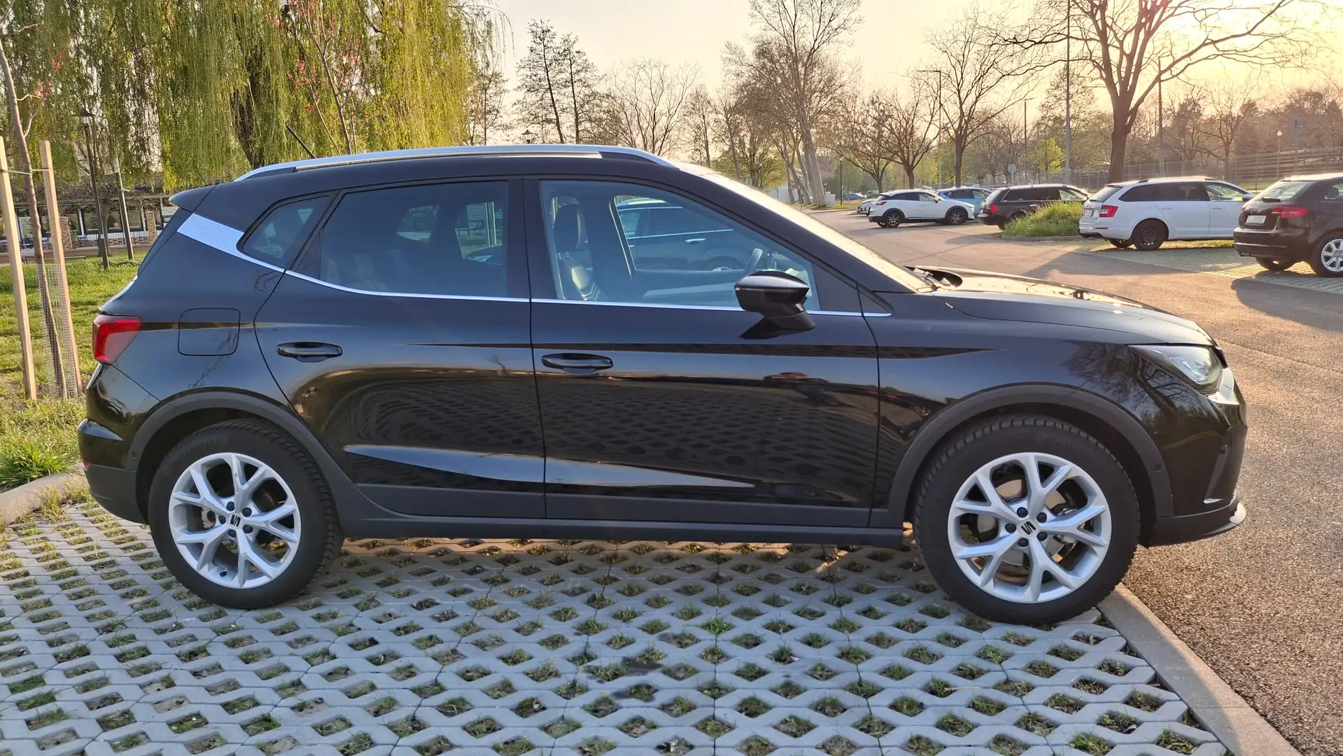SEAT Arona Arona 1,0 Eco TSI FR Austria DSG FR Austria Schwarz - 1