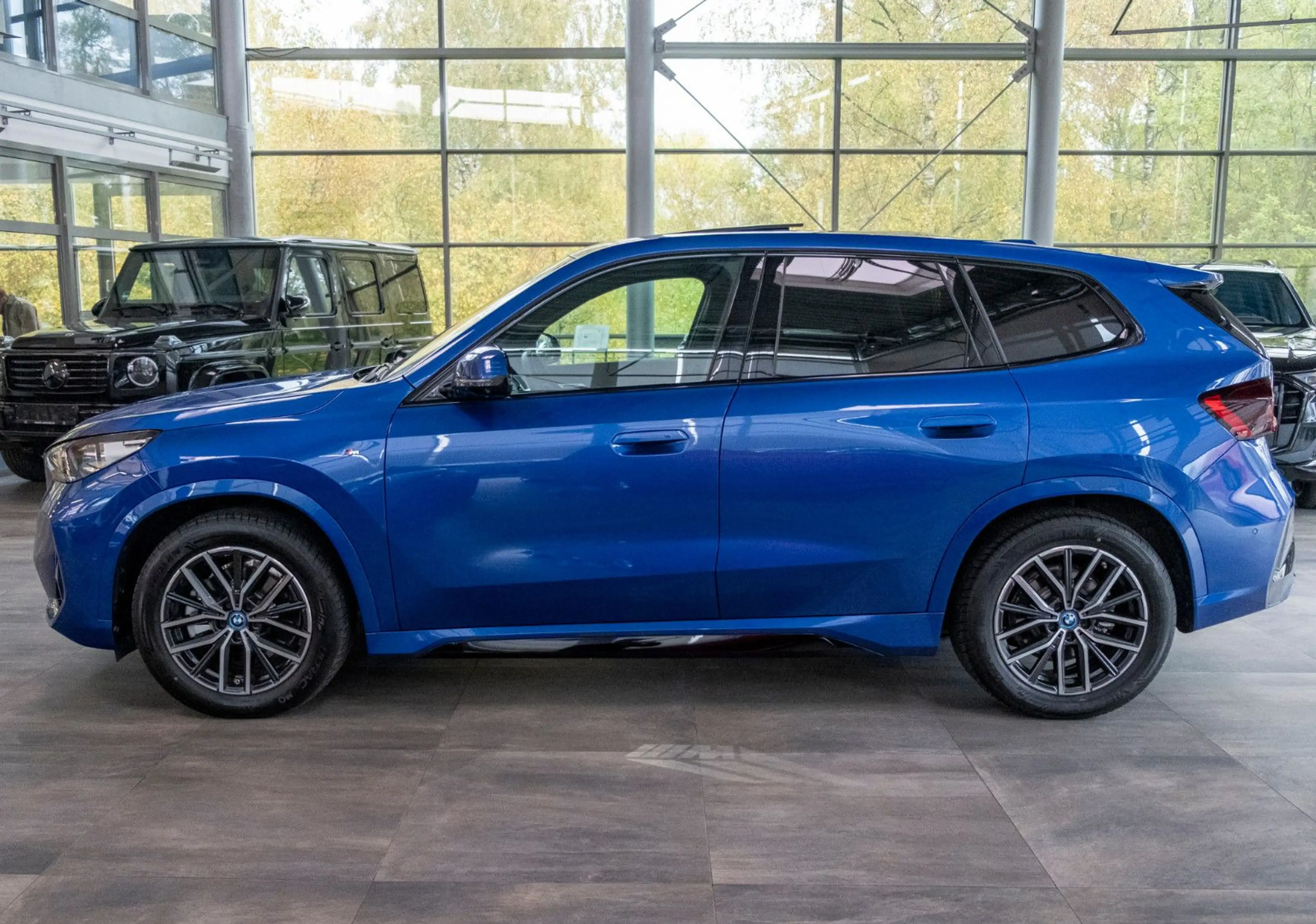 BMW iX1 30 xDrive M Sport*PANO*AHK*HUD*H&K*360°1HD — photo 7