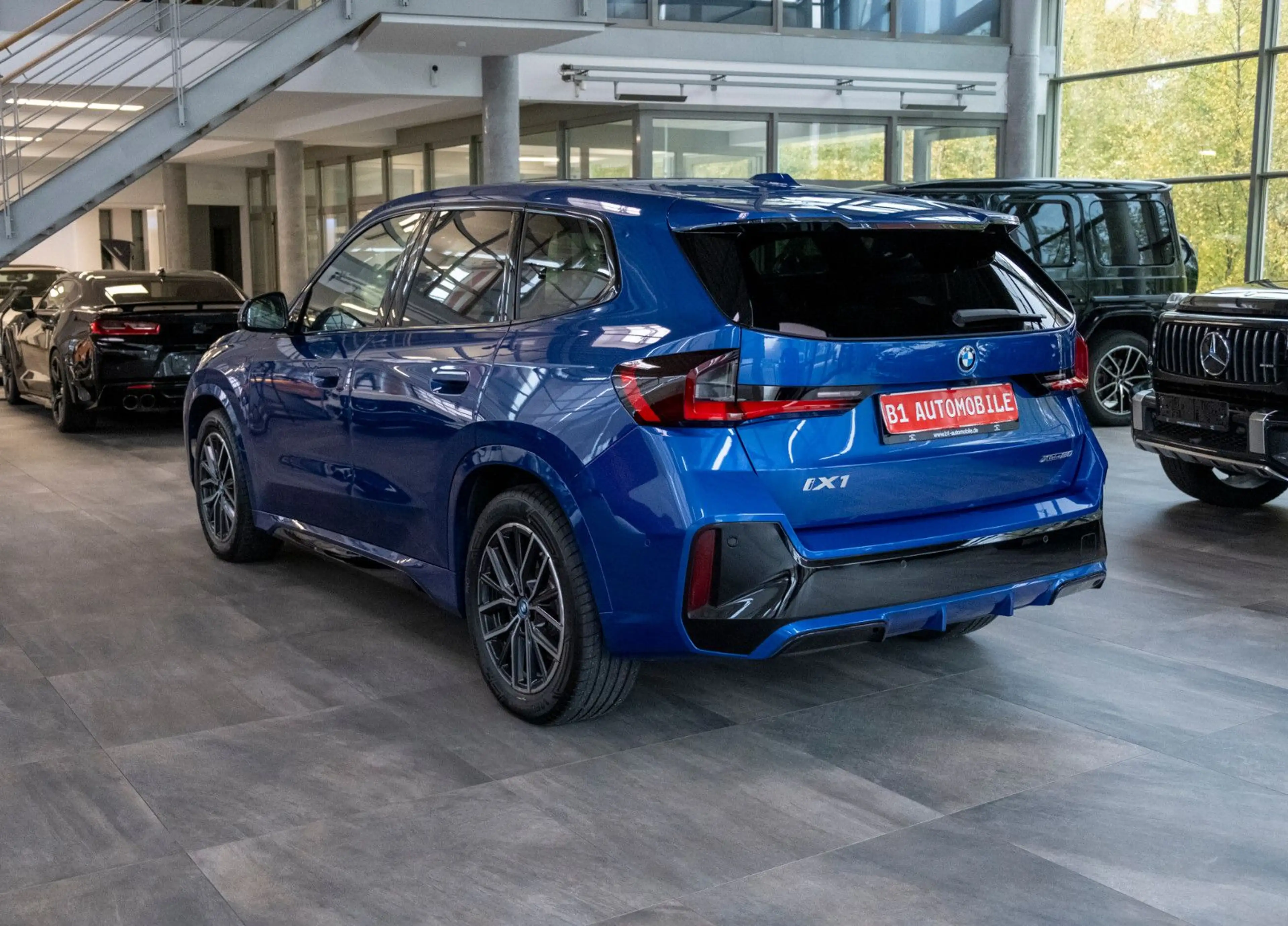 BMW iX1 30 xDrive M Sport*PANO*AHK*HUD*H&K*360°1HD — photo 6