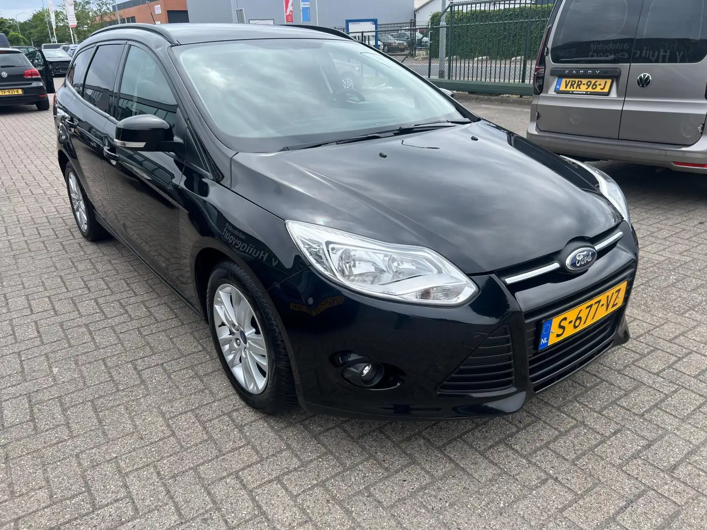Ford Focus Wagon 1.0 EcoBoost Edition Plus Zwart - 2
