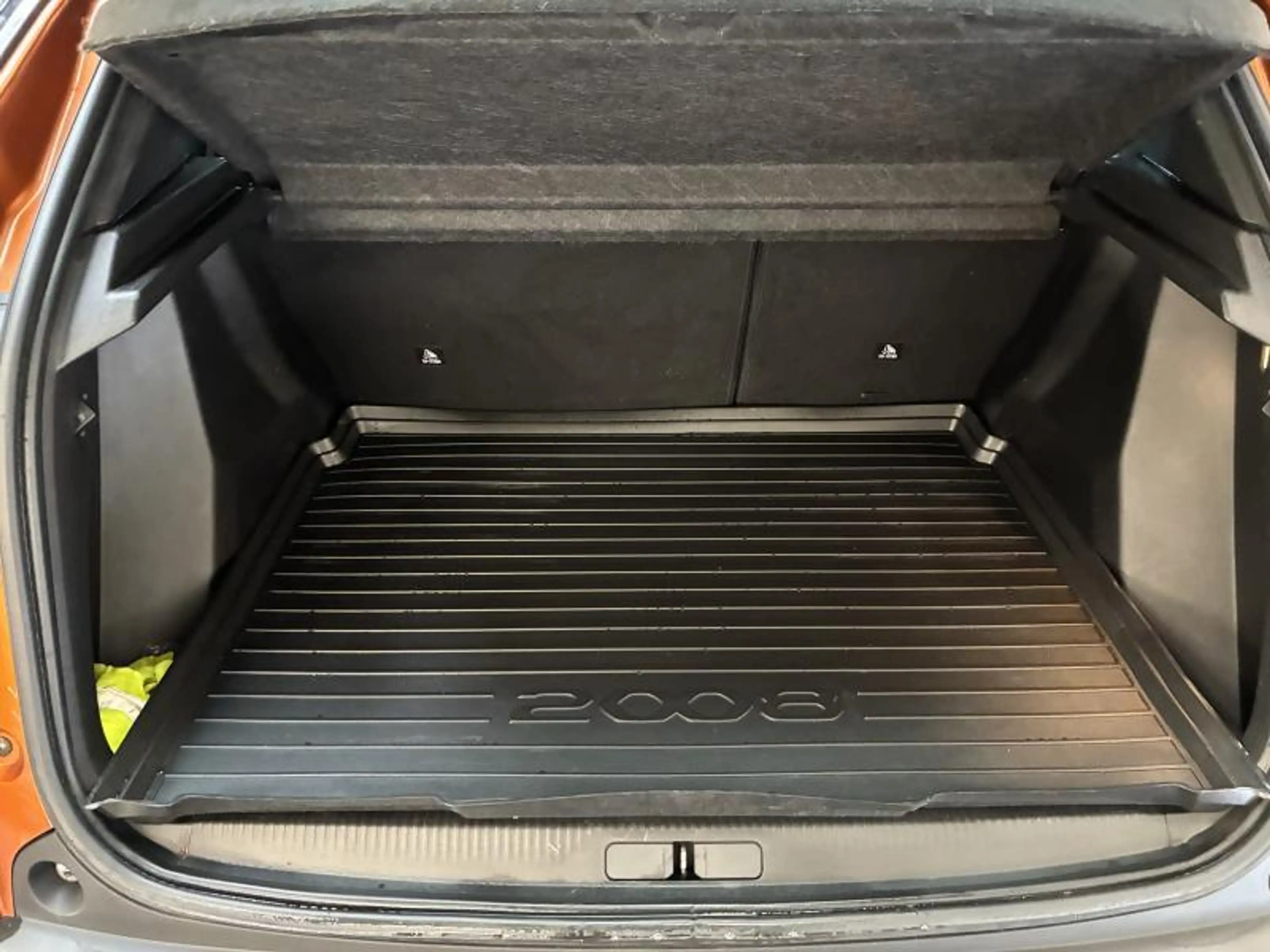 Peugeot 2008 II Allure Pack — photo 14