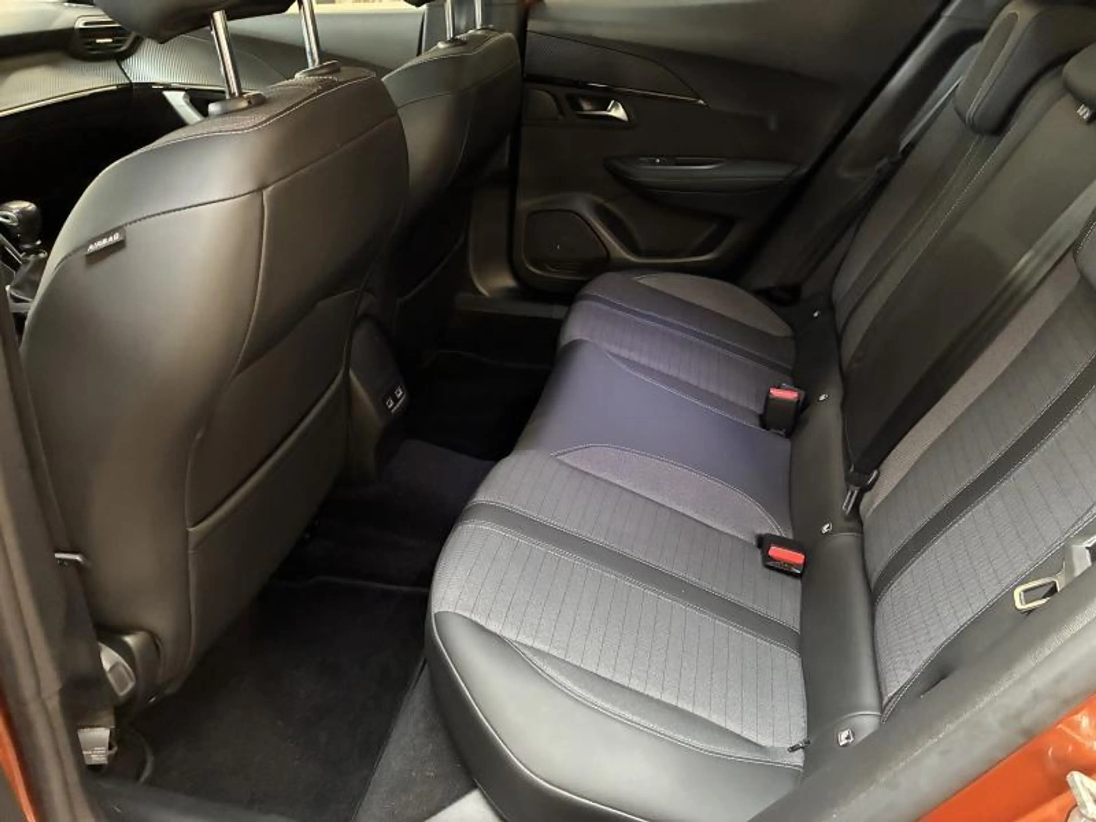 Peugeot 2008 II Allure Pack — photo 13