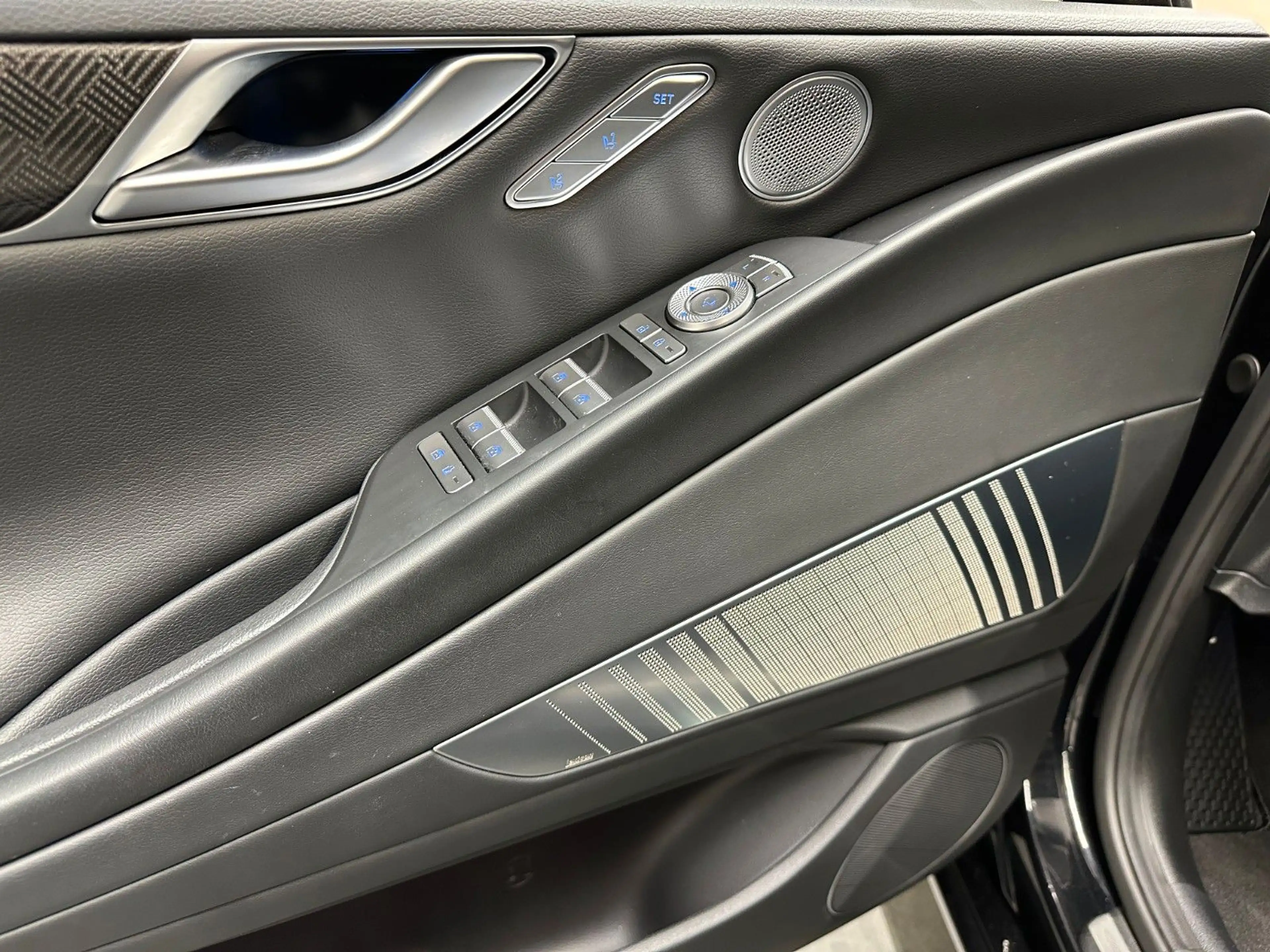 Genesis G80 2.5T RWD Sport *PANORAMADACH*SOUNDSYSTEM* — photo 11
