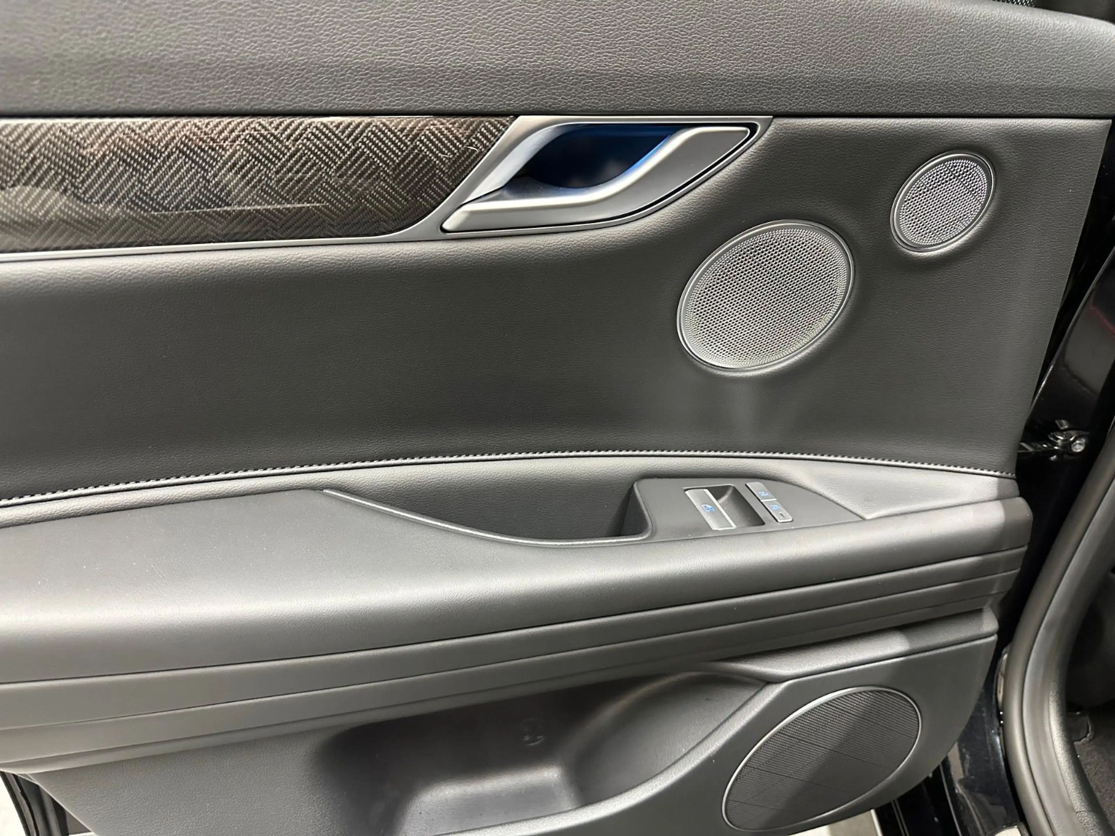 Genesis G80 2.5T RWD Sport *PANORAMADACH*SOUNDSYSTEM* — photo 15