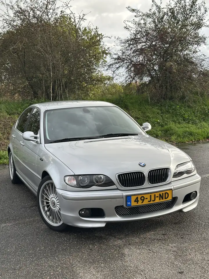 BMW 330