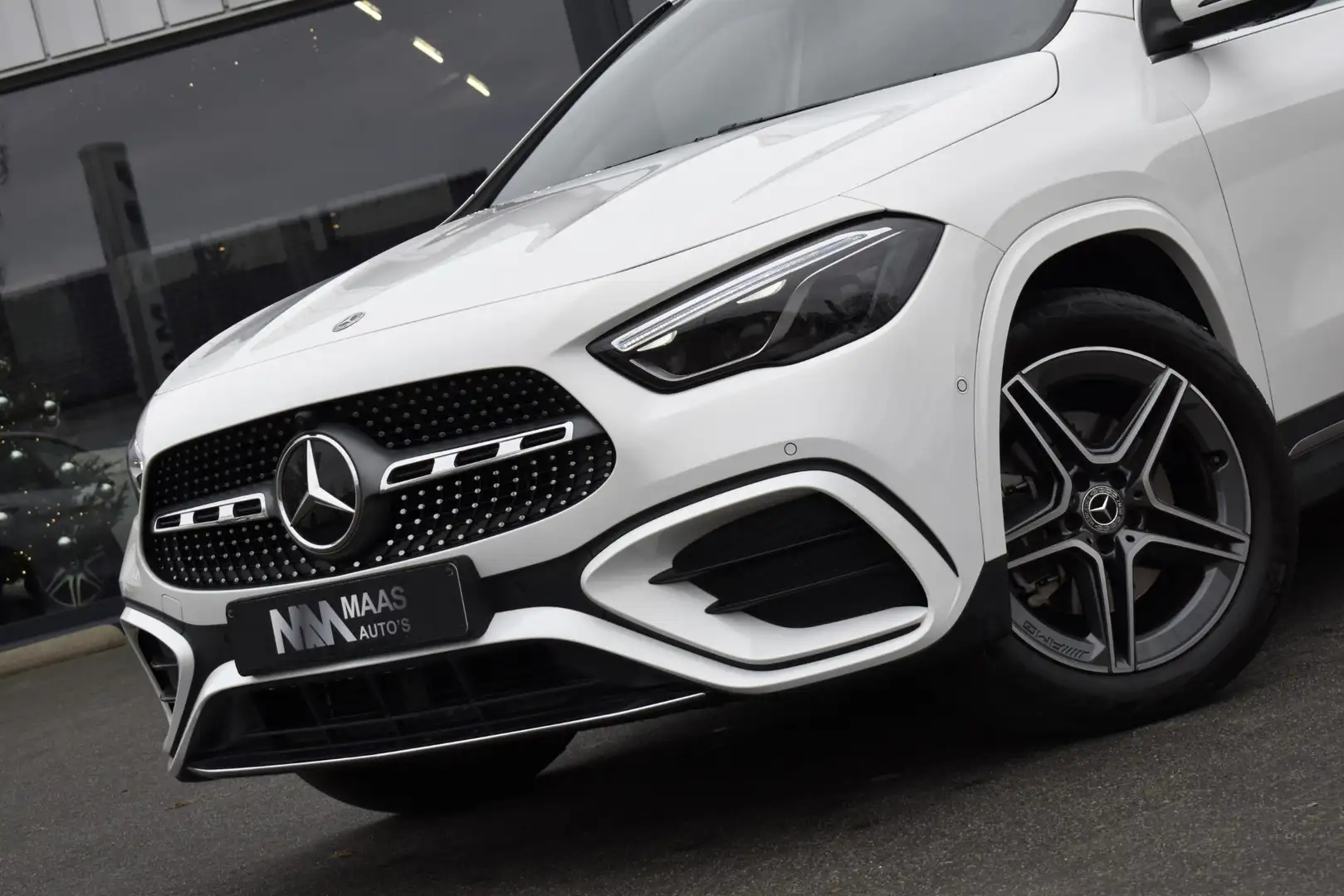 Mercedes-Benz GLA 250 e Business Solution AMG Blanc - 2