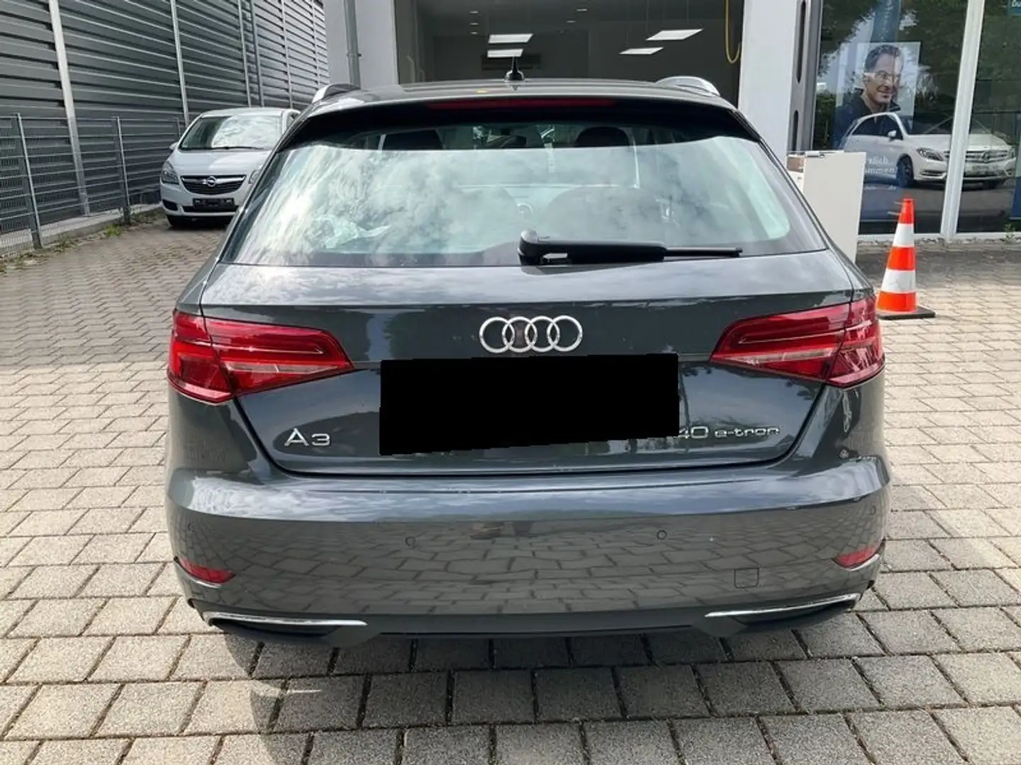 Audi A3 40 e-tron design Grau - 2
