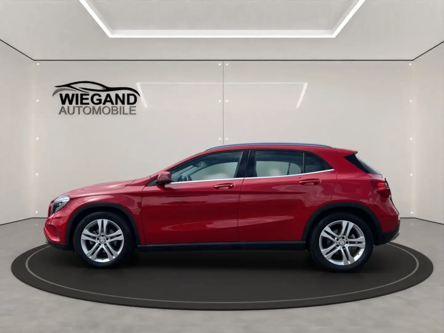 Mercedes-Benz GLA 200 7G-DCT URBAN+XENON+PANO+NAVI+PARK-ASS Rojo - 2