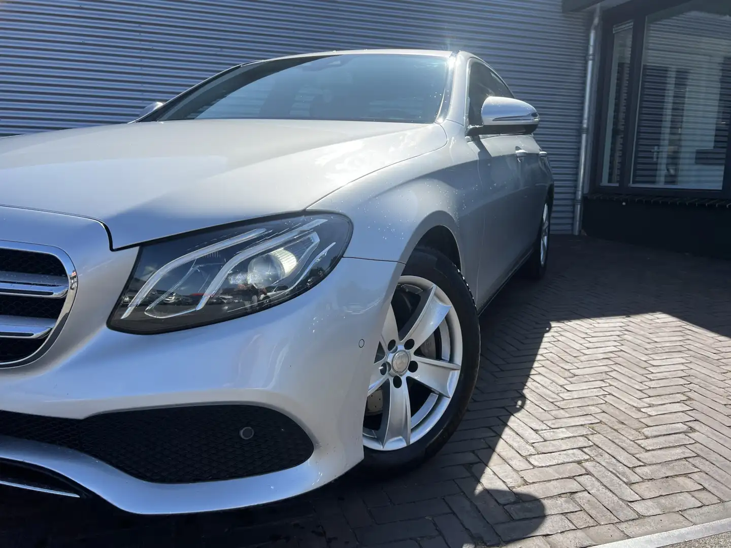 Mercedes-Benz E 220 d Lease Edition Grijs - 2