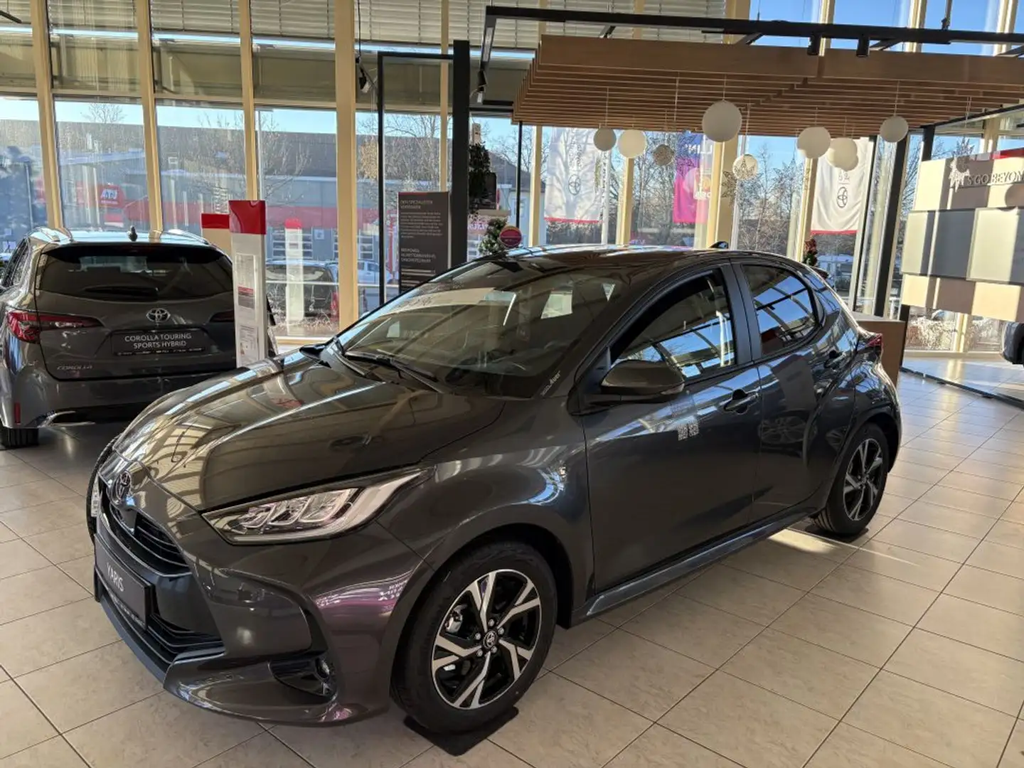 Toyota Yaris Hybrid  *Teamplayer inkl. Comfort-Paket* Grau - 1