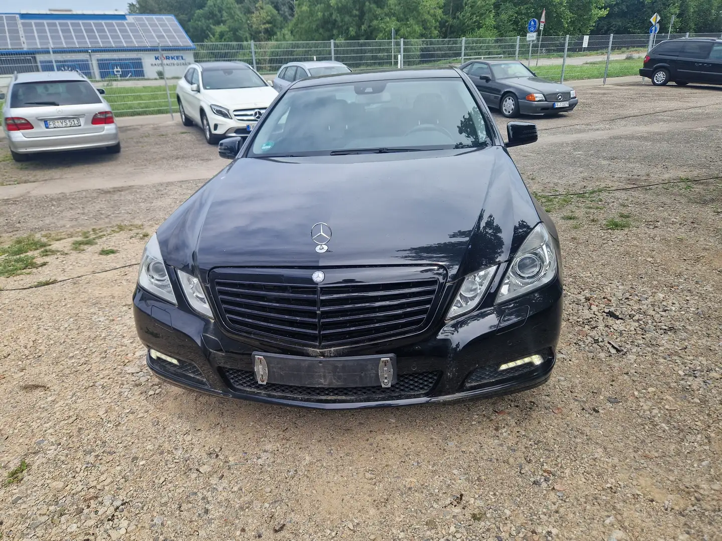 Mercedes-Benz E 350 CGI BlueEFFICIENCY 7G-TRONIC Elegance Schwarz - 1