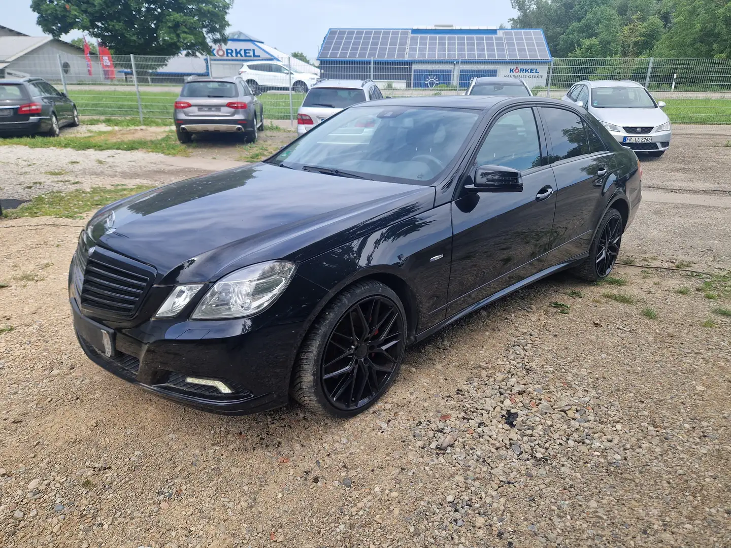 Mercedes-Benz E 350 CGI BlueEFFICIENCY 7G-TRONIC Elegance Schwarz - 2